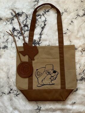 Buc-ee's TX Texas Souvenir Tote Bag + 2 leather bag tags